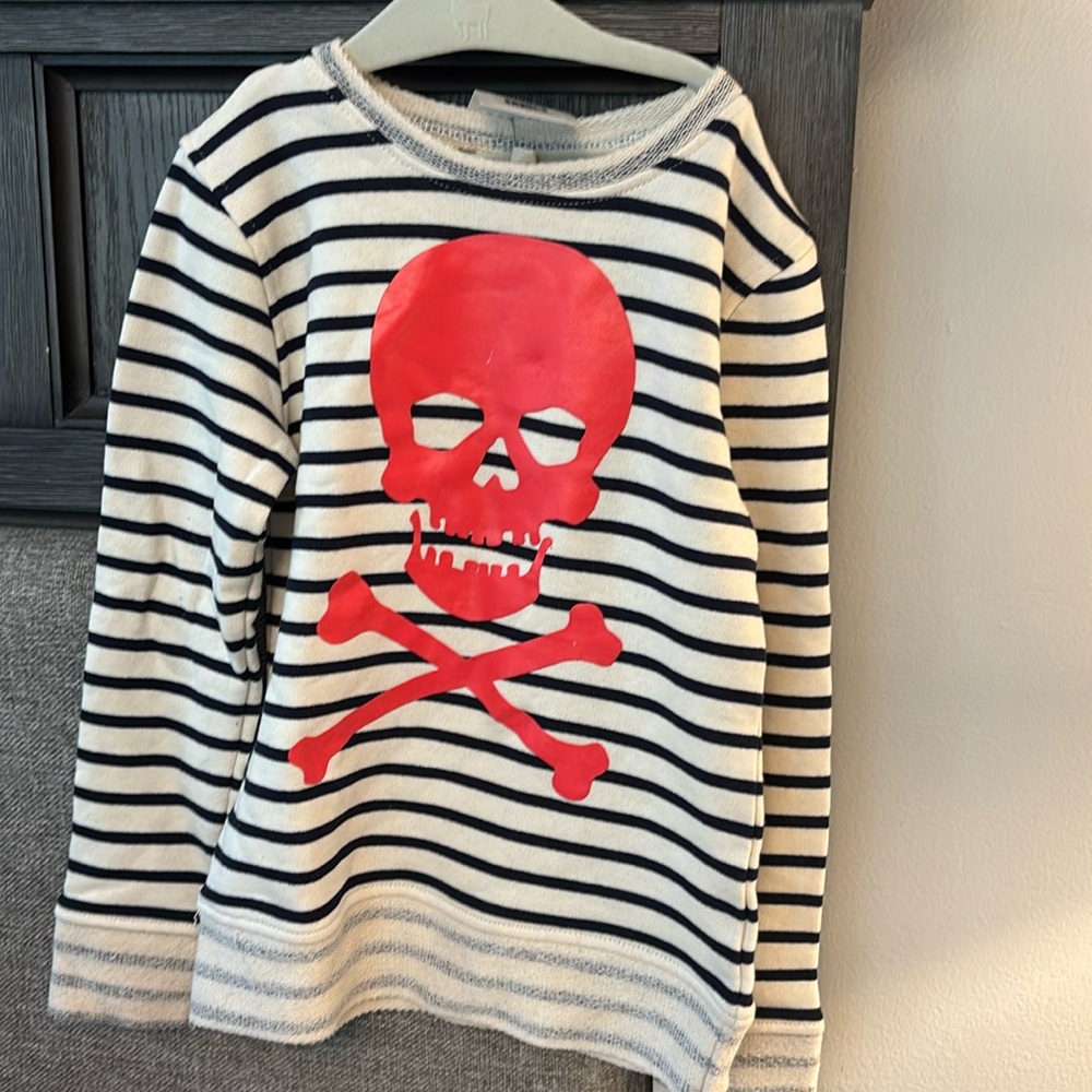 Long sleeve pull over